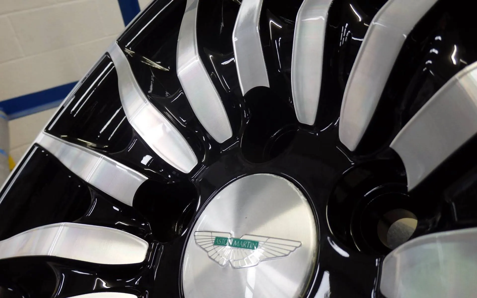 Diamond cut alloy wheels refurbished by Direct Finish York