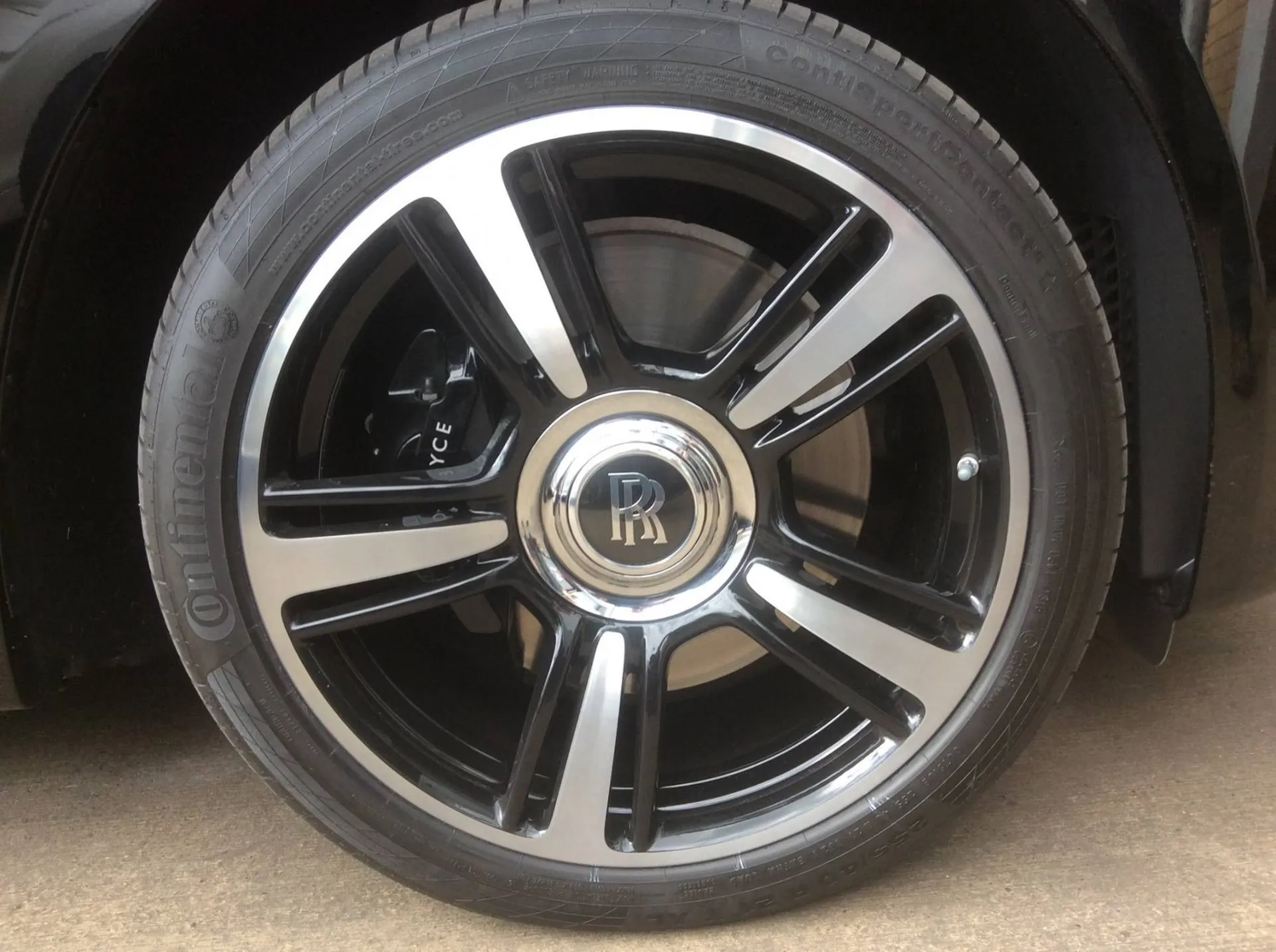 Refurbished two tone alloy wheel fitted by Direct Finish
